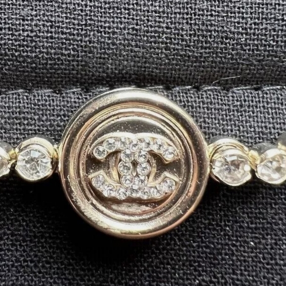 100% Authentic CHANEL 2021 Gold CC Pendants Crystal Choker Necklace/GORGEOUS! - Picture 4 of 6